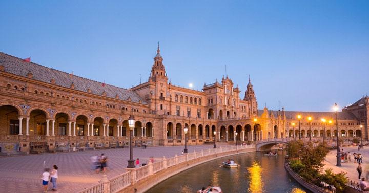 bermalam di seville spanyol