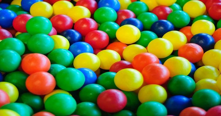 Mainan Bola Plastik Untuk Motorik Anak