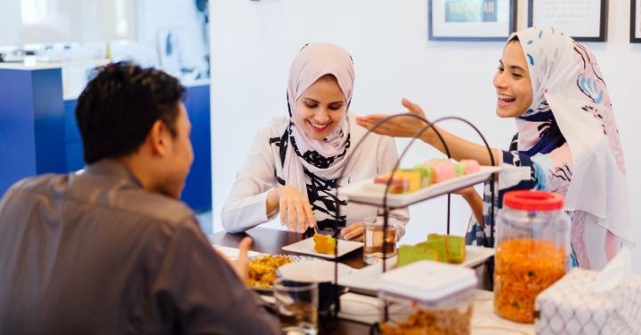 makan perlahan dan porsi kecil